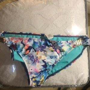 Woman’s bikini bottoms size extra large